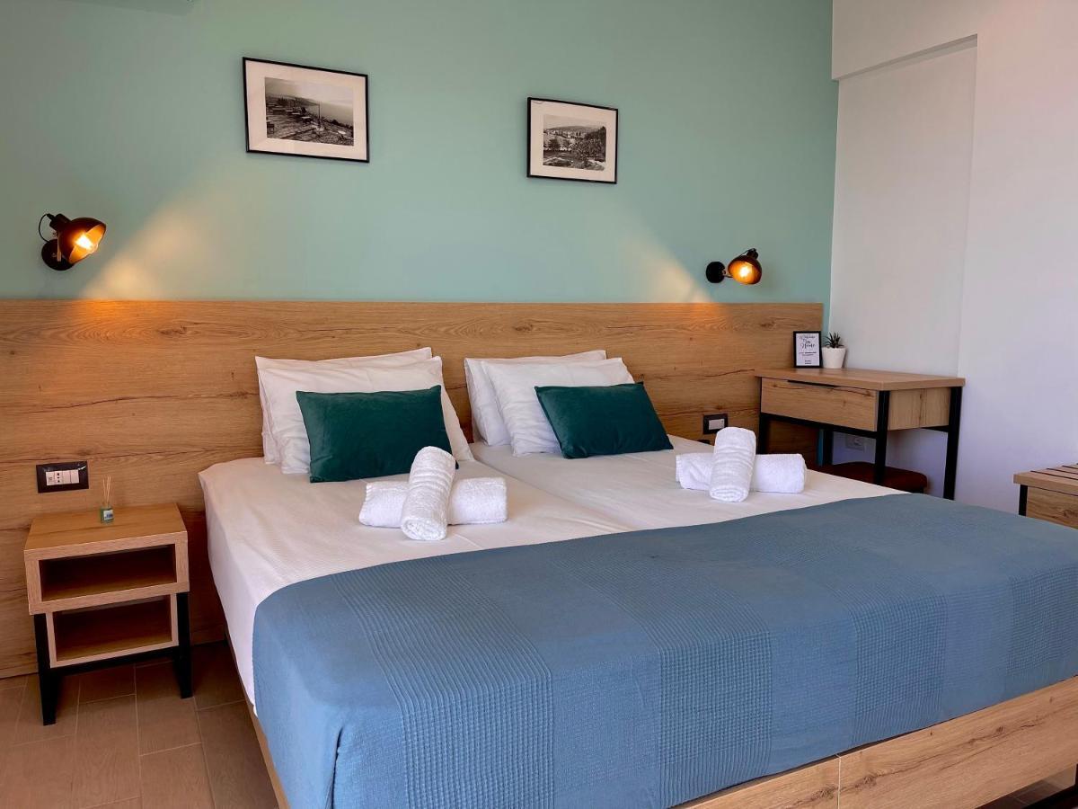 Gem Hotel *
